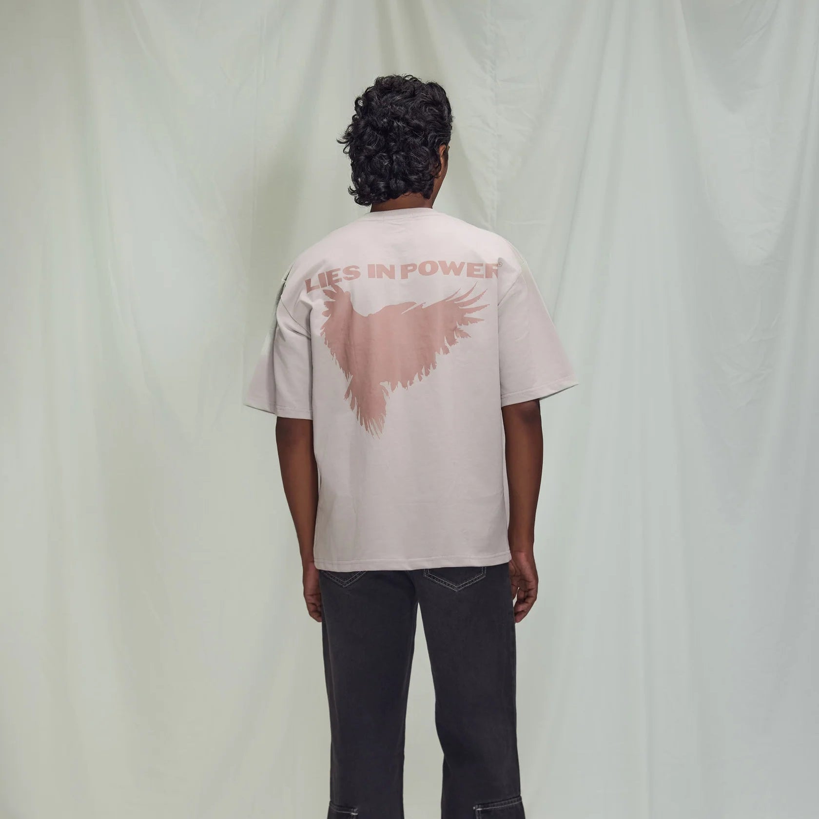 RAVEN T-SHIRT IN SKIPPING STONE