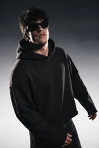 Dark cropped hoodie with hood and long sleeves, featuring a front kangaroo pocket
