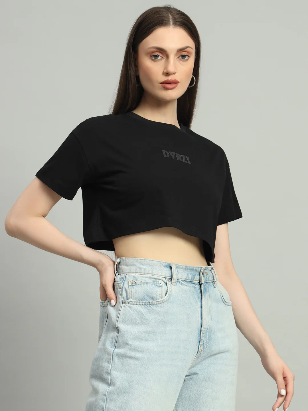 Black cropped crew-neck T-shirt with short sleeves and DVRZI logo on chest