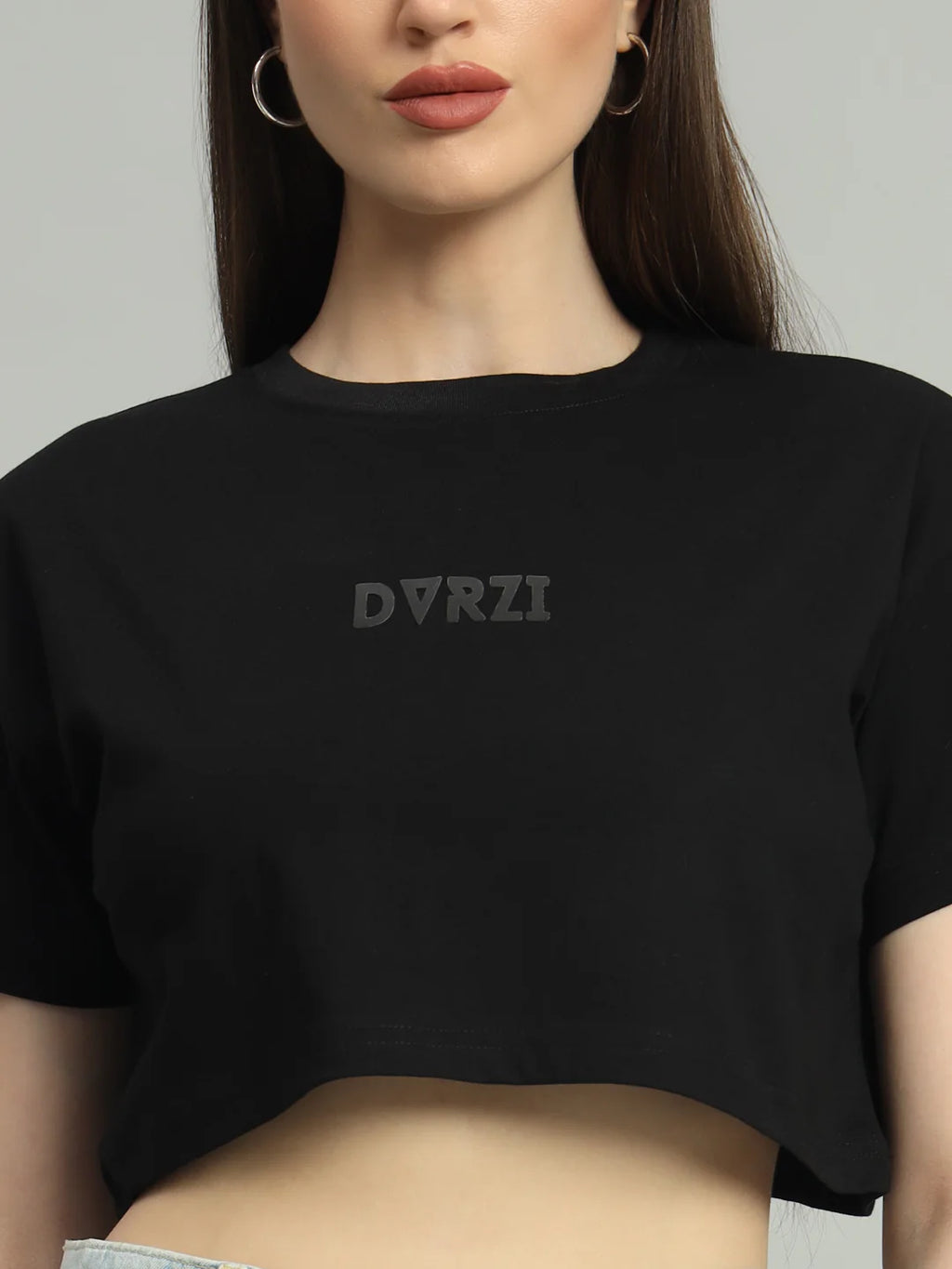 BLACK SIGNATURE CROPPED TEE