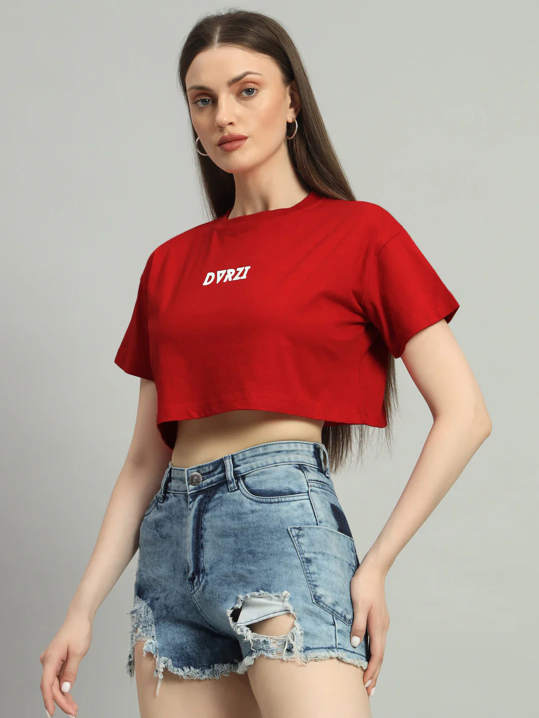 Red cropped tee with DVRZI logo, crew neckline, loose fit
