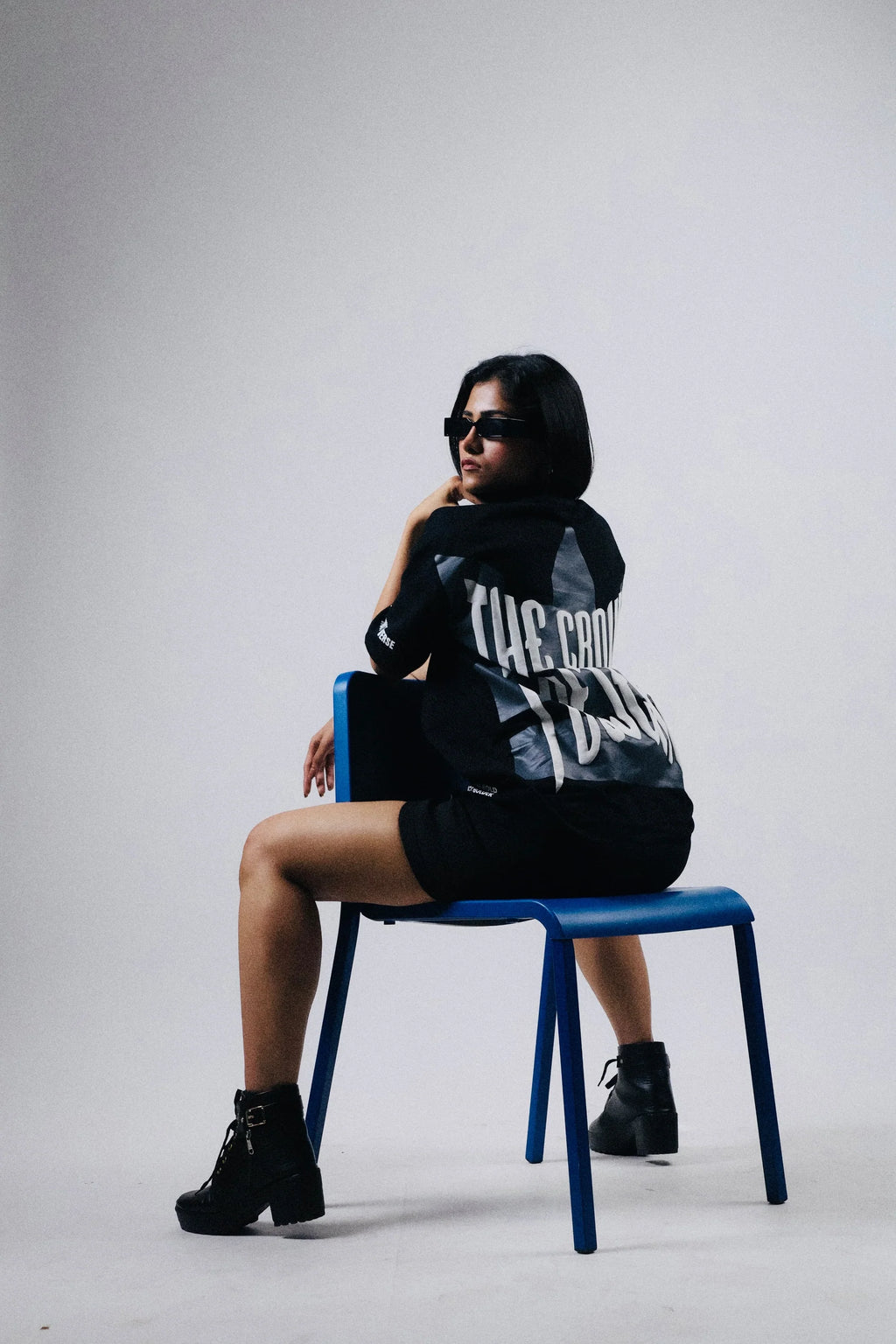 THE CROWN I DESERVE OVERSIZED BLACK TEE