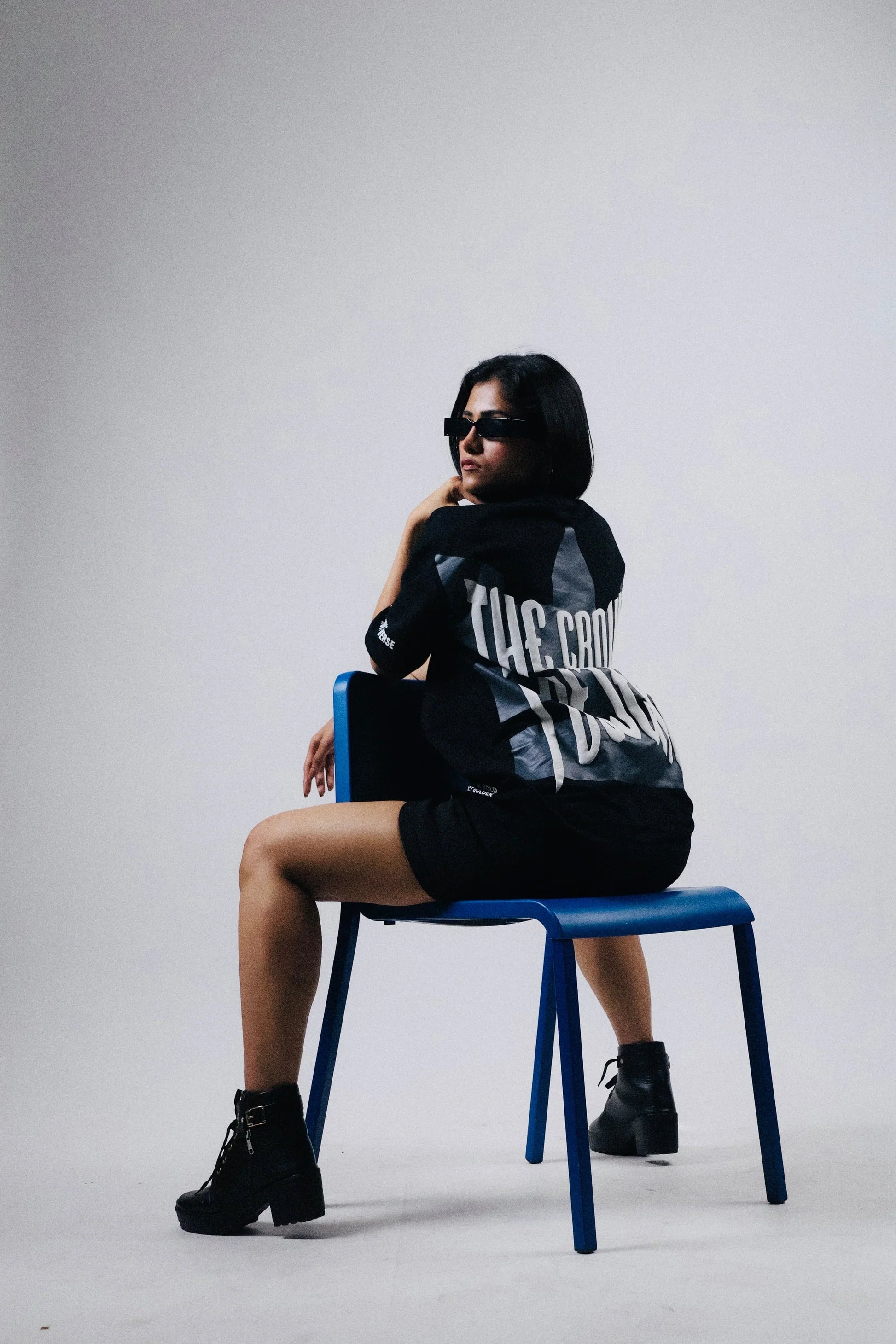 THE CROWN I DESERVE OVERSIZED BLACK TEE