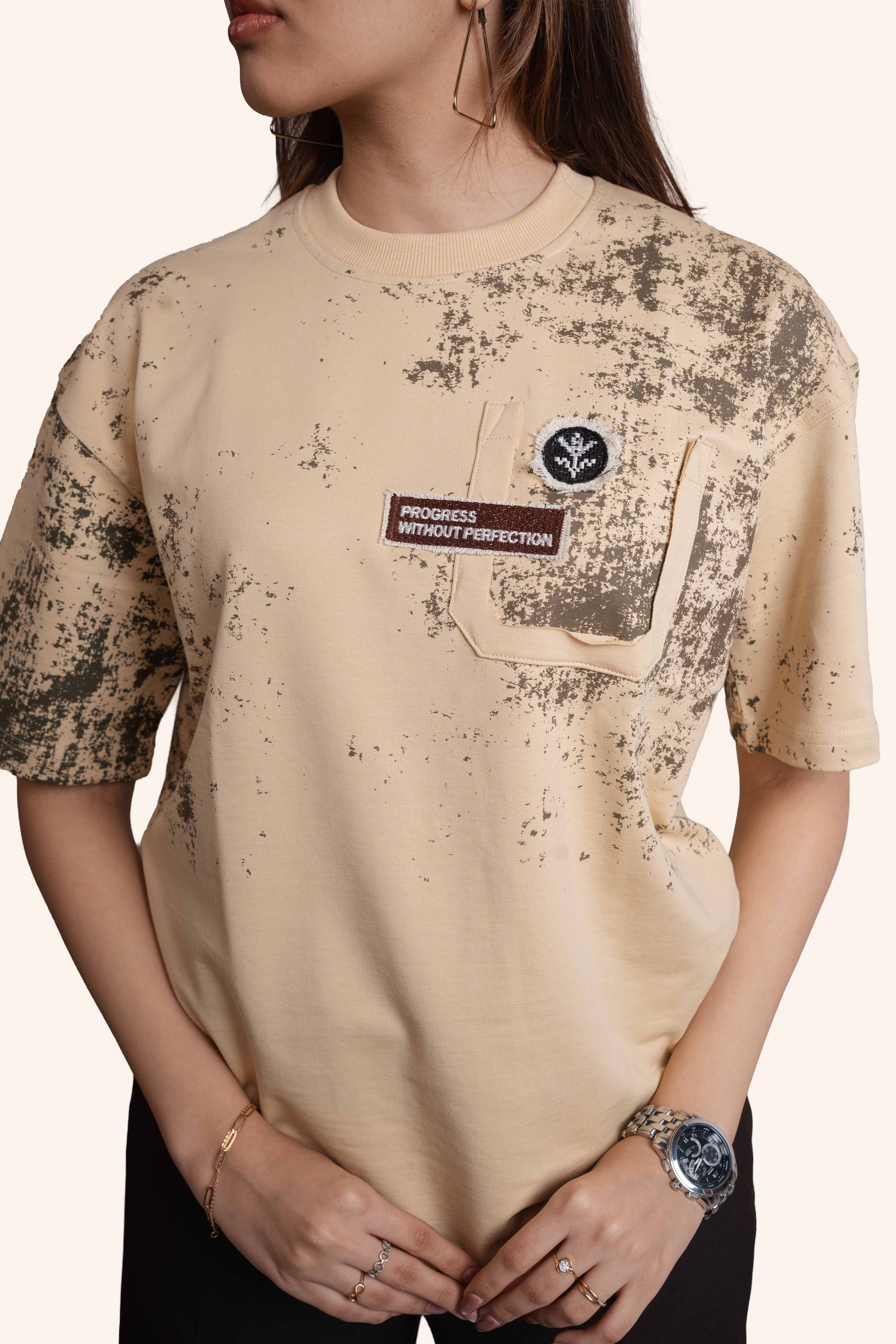 DRO WOVEN PROGRESS TEE - PEBBLE