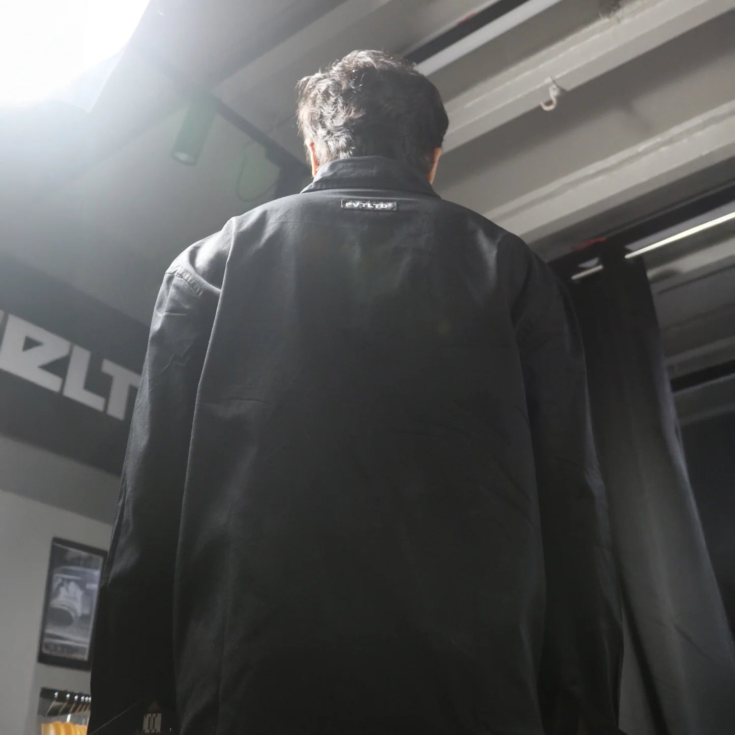 CLASSIC BLACK BOXY SHIRT