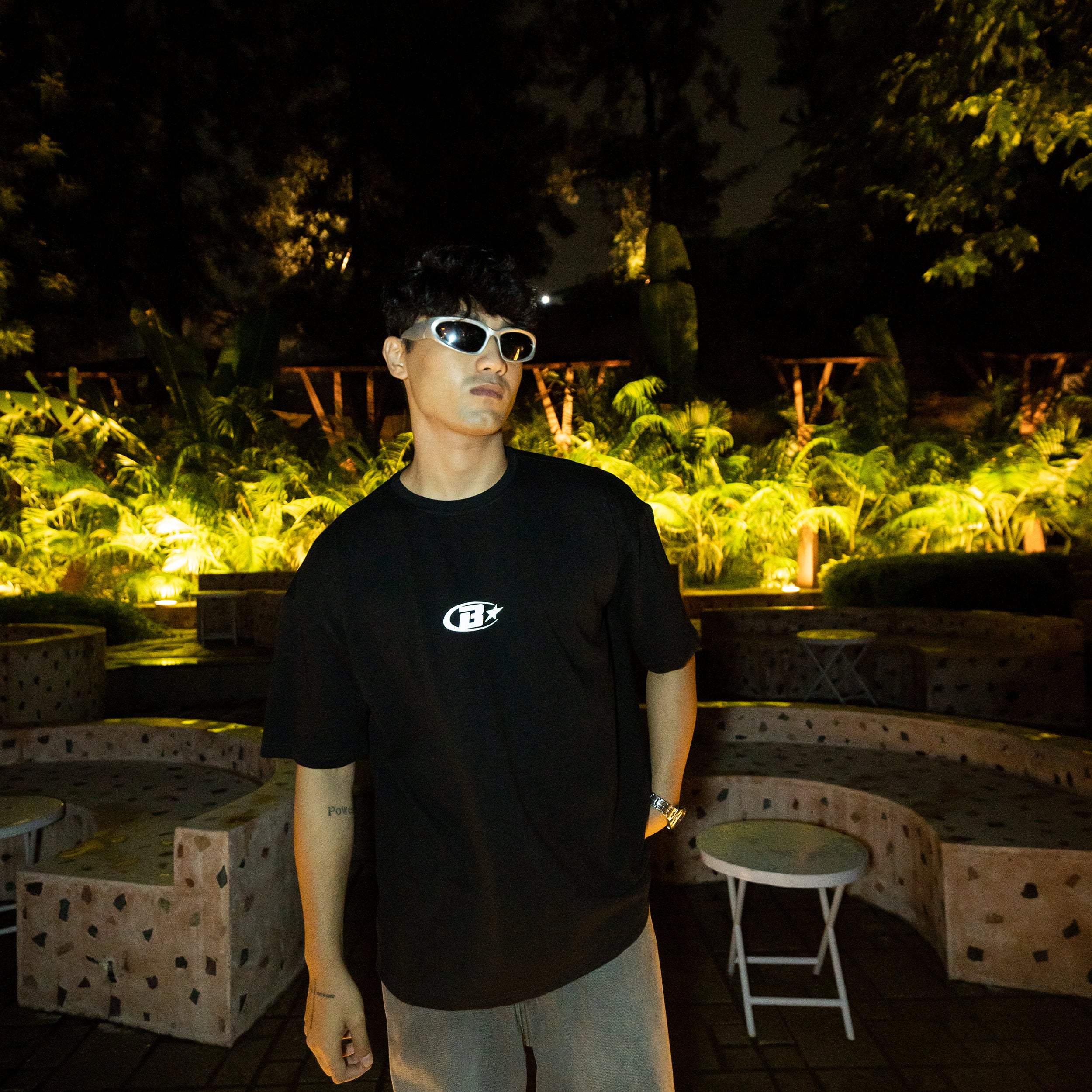 BLACK CORE REFLECTIVE TEE