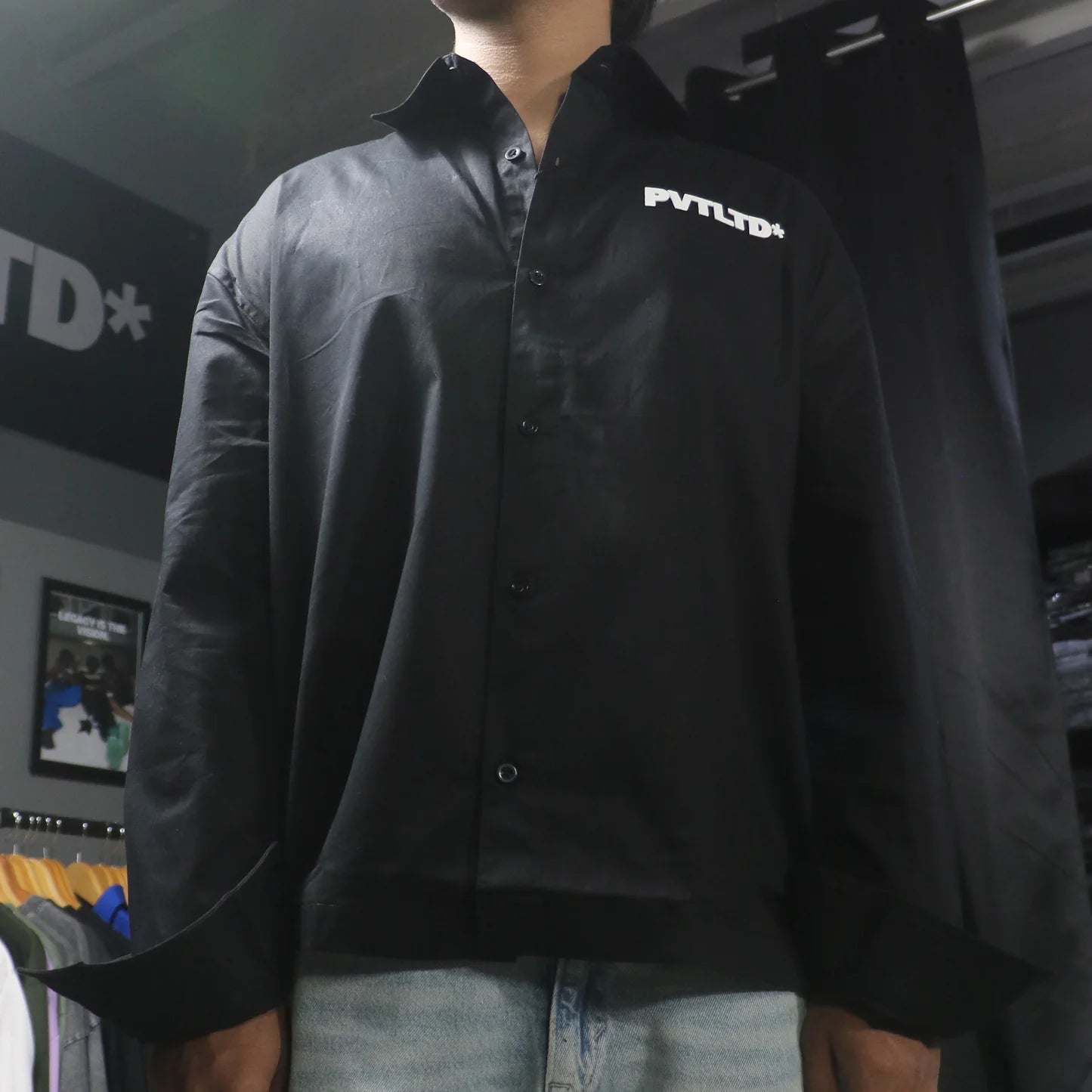 CLASSIC BLACK BOXY SHIRT