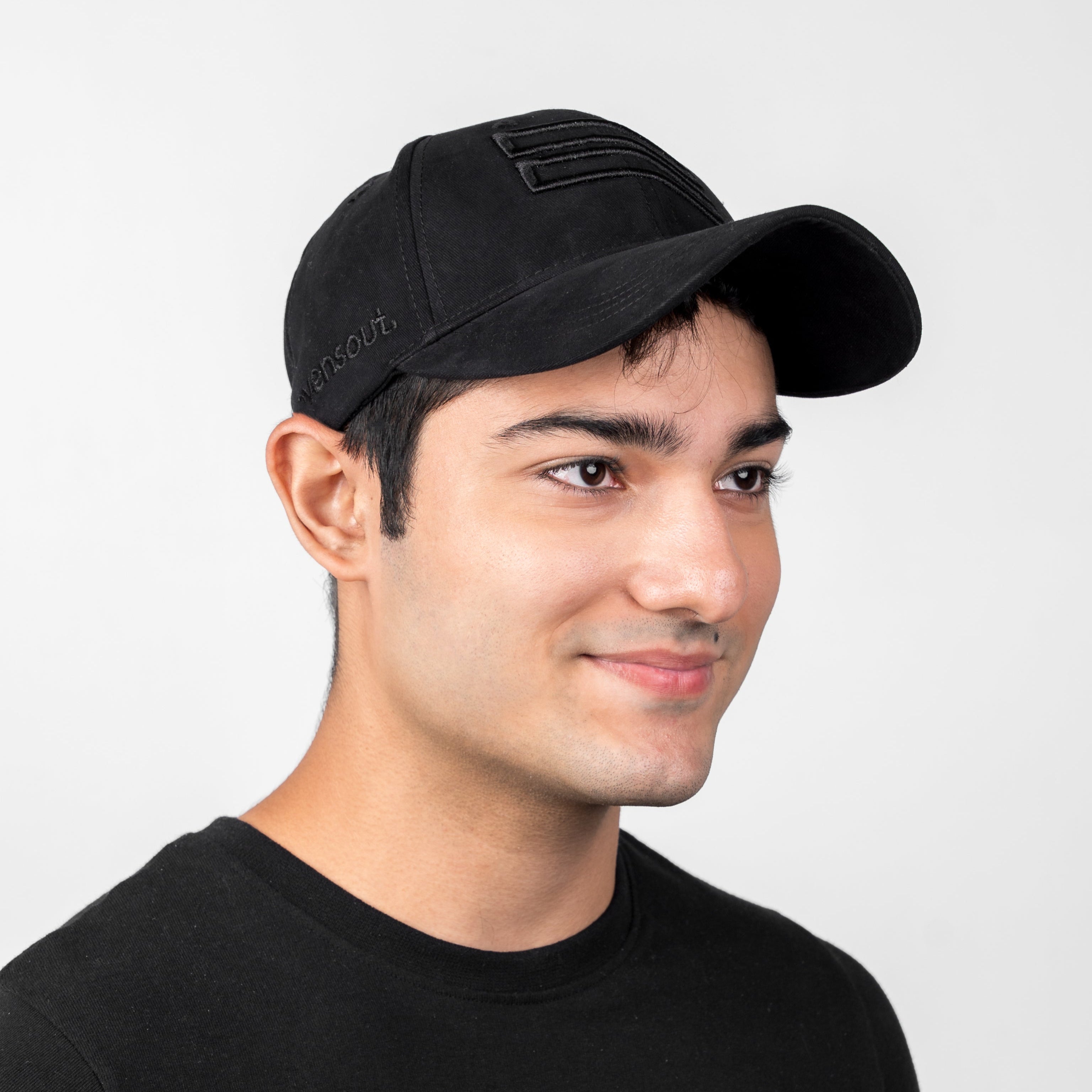 BLACK BASEBALL CAP