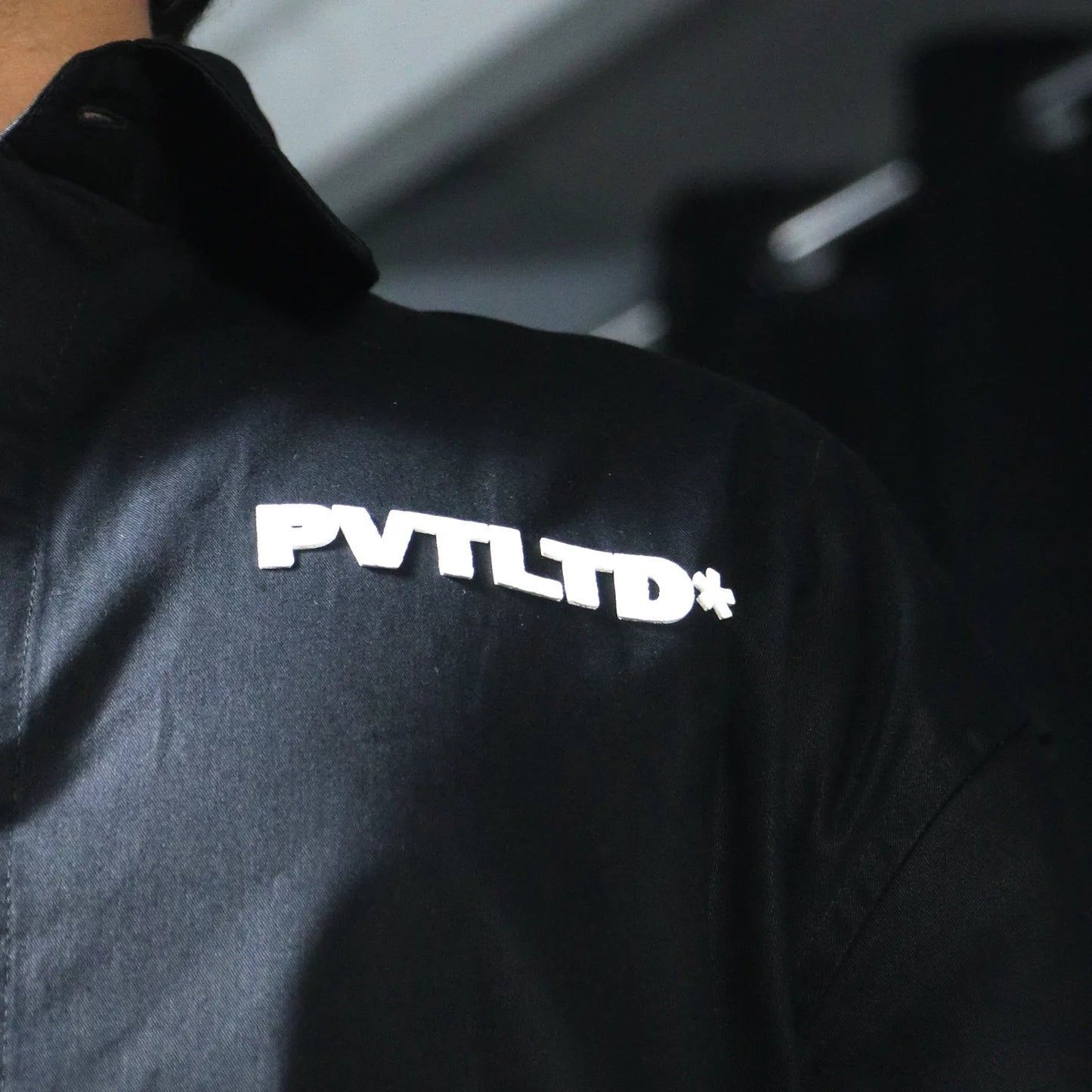 CLASSIC BLACK BOXY SHIRT