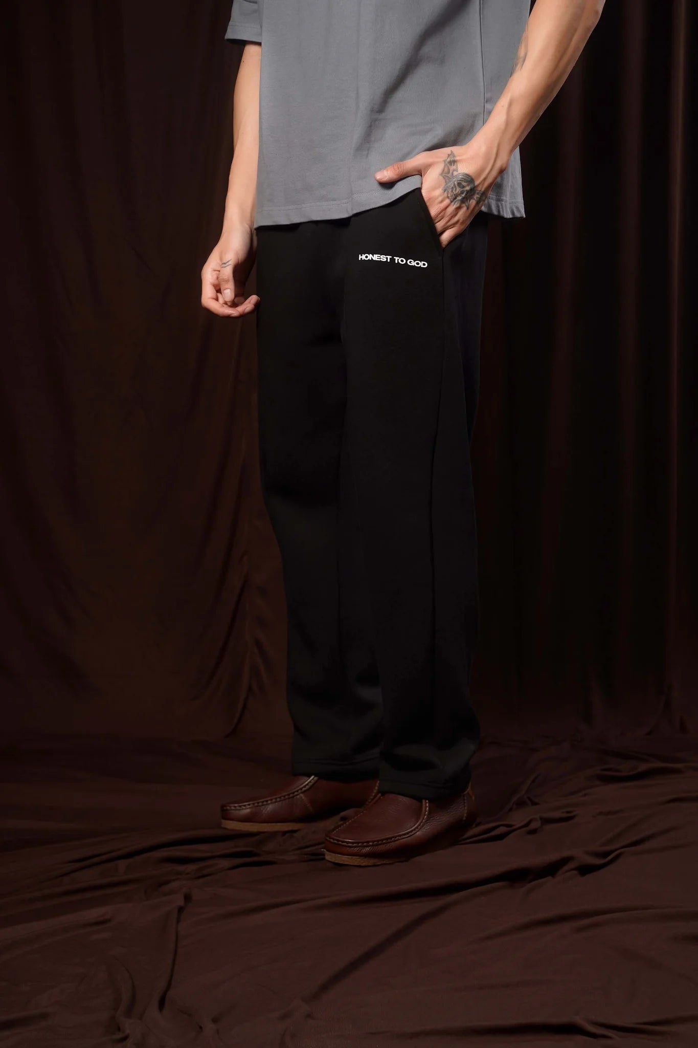 BLACK STRAIGHT LEG SWEATPANTS