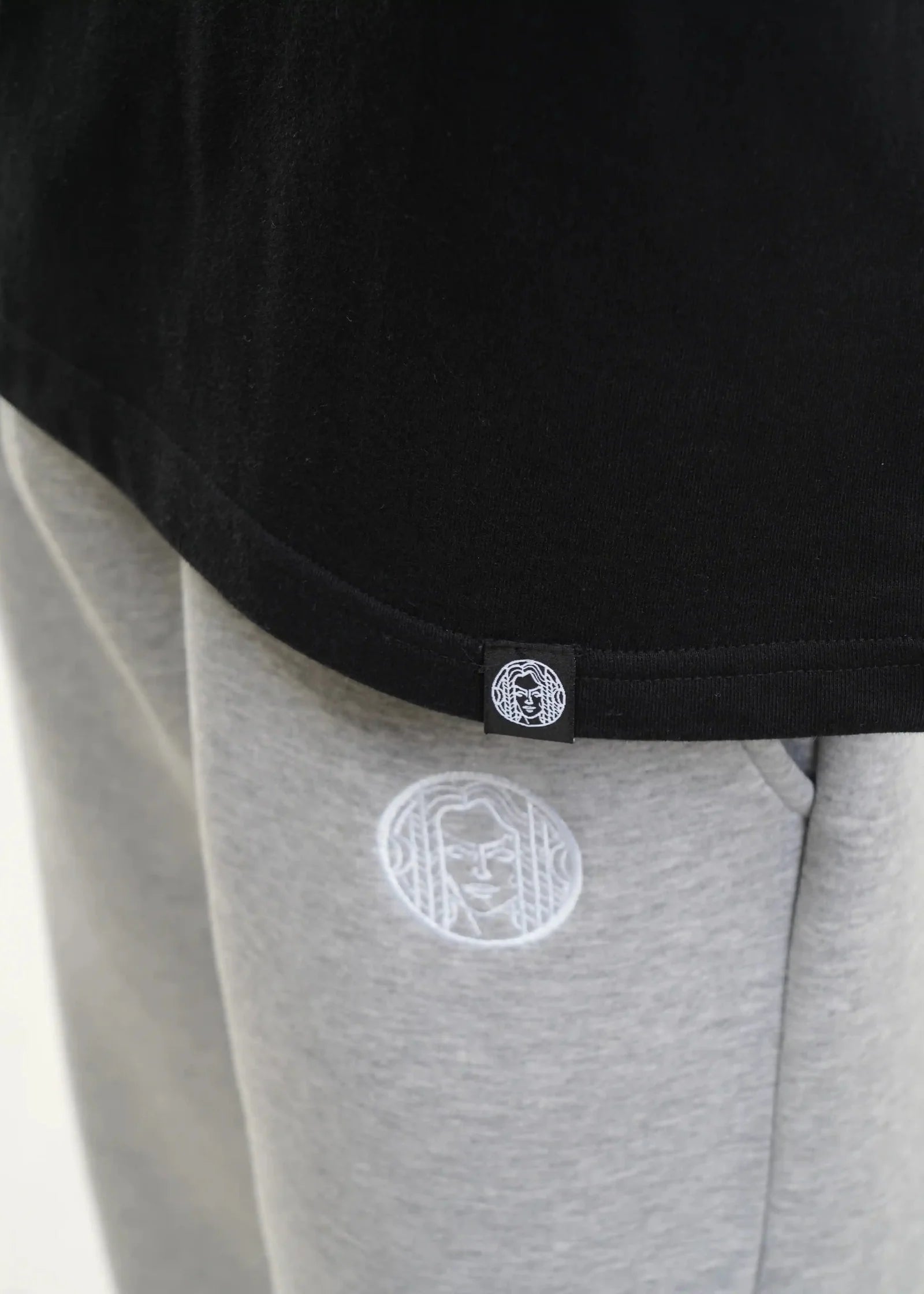 RAGLAN CROPPED TEE - BLACK