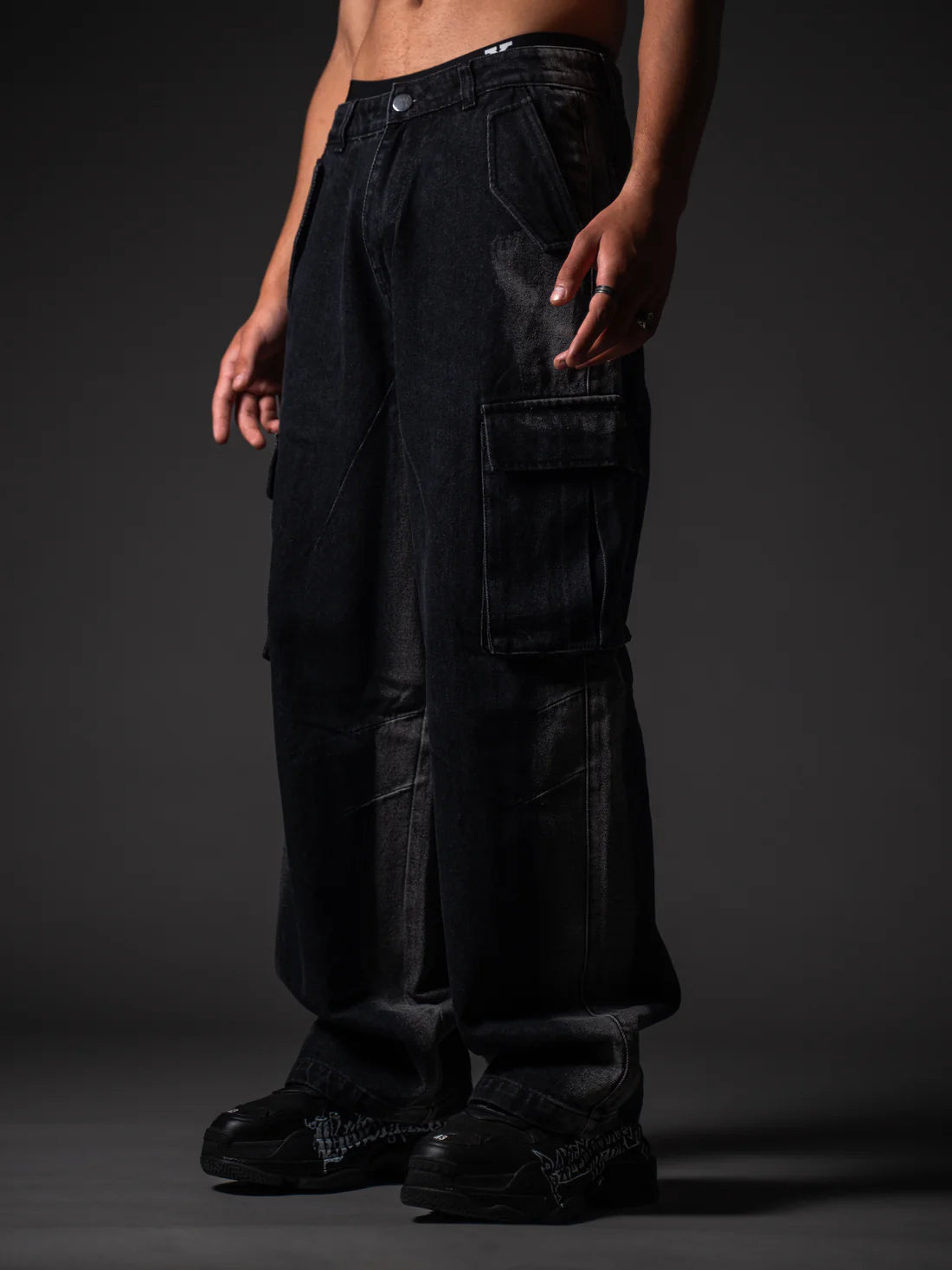 RUGGED BLACK BAGGY DENIM