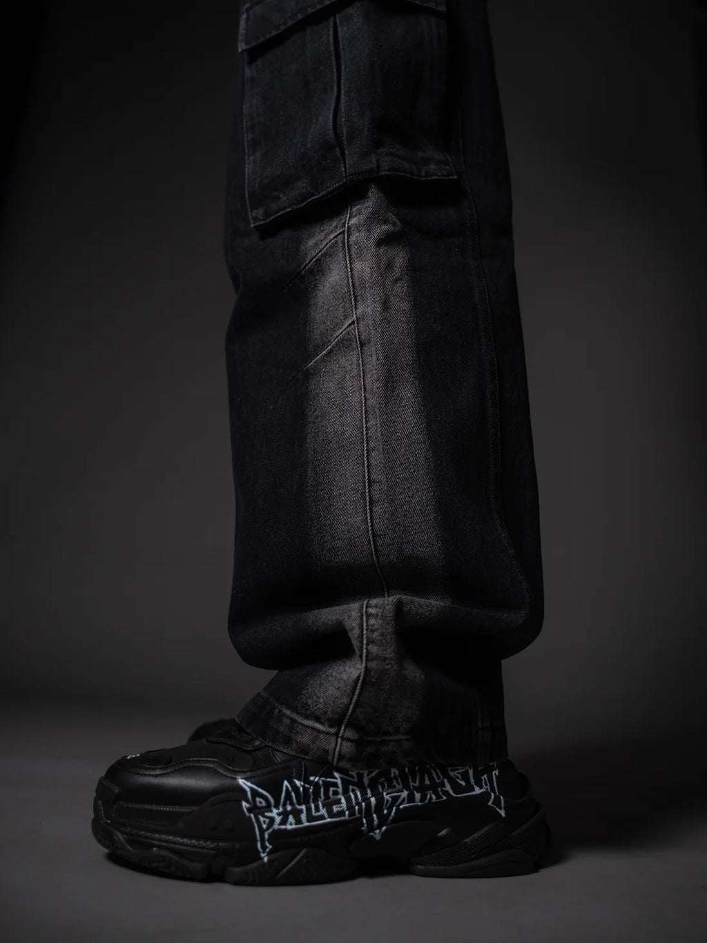 RUGGED BLACK BAGGY DENIM