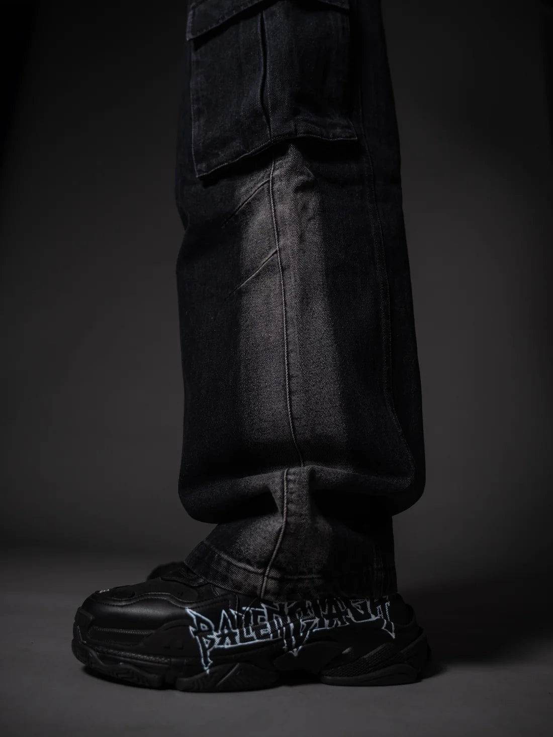 RUGGED BLACK BAGGY DENIM