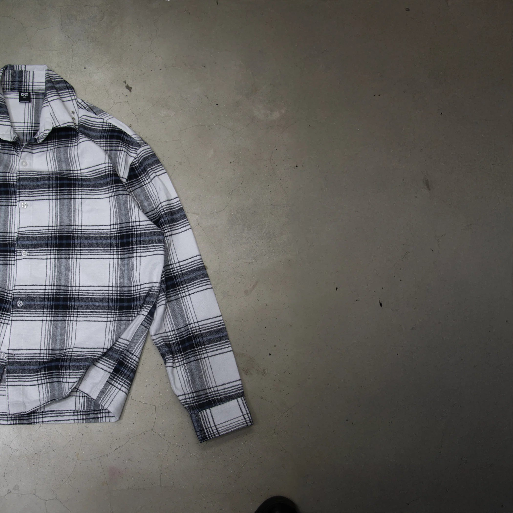 ICED WHITE BUTTON DOWN