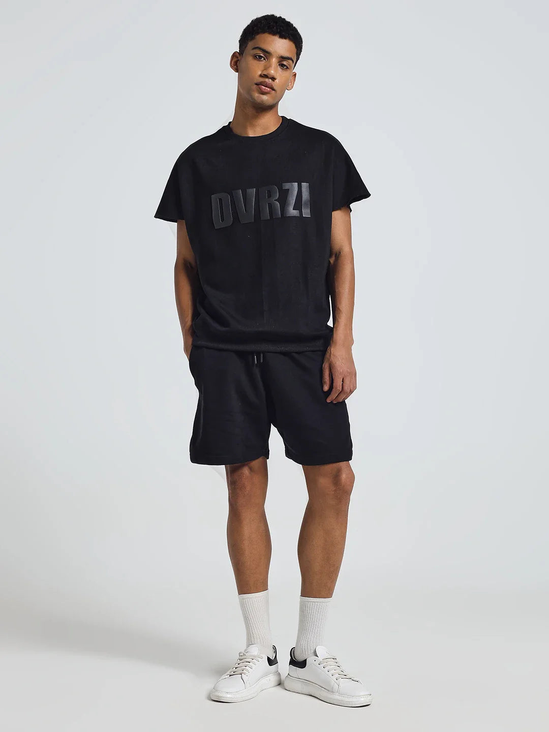 Black crew-neck short-sleeve T-shirt with DUVRZI logo print