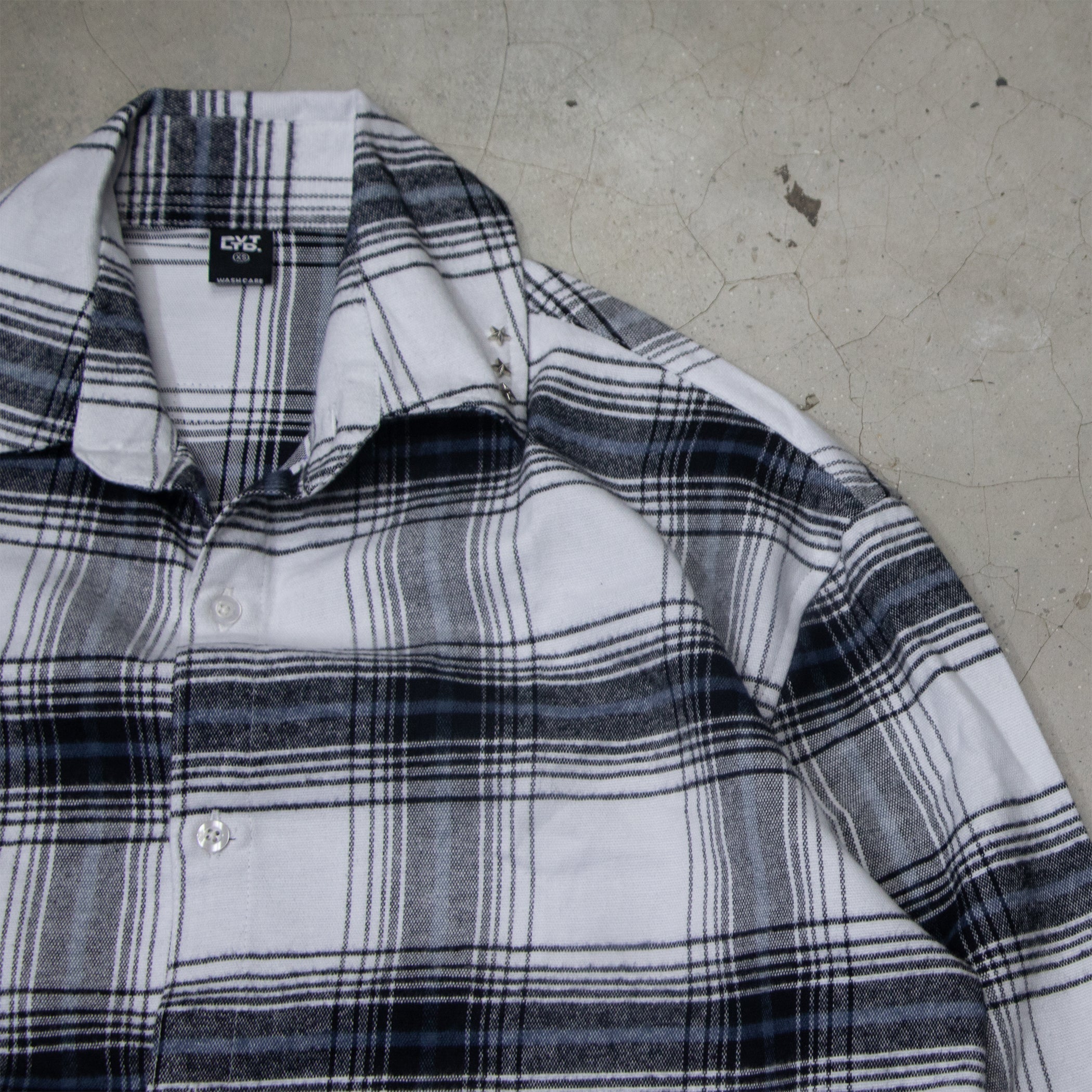ICED WHITE BUTTON DOWN