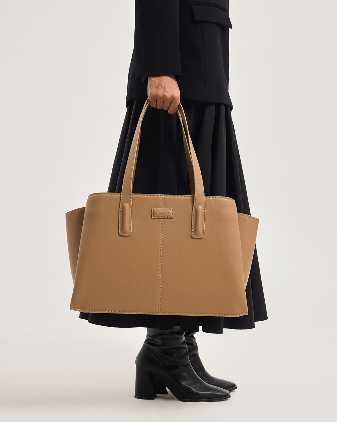 Caramel leather tote bag with vertical center seam and two front handles