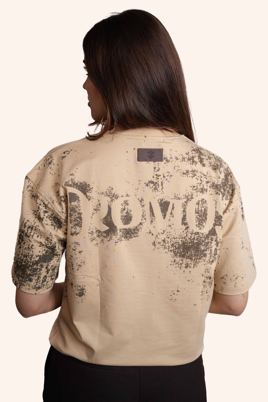 DRO WOVEN PROGRESS TEE - PEBBLE