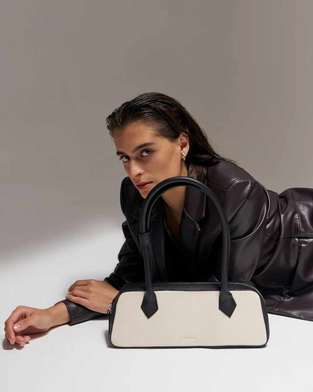 THE BAGUETTE - WHITE & BLACK